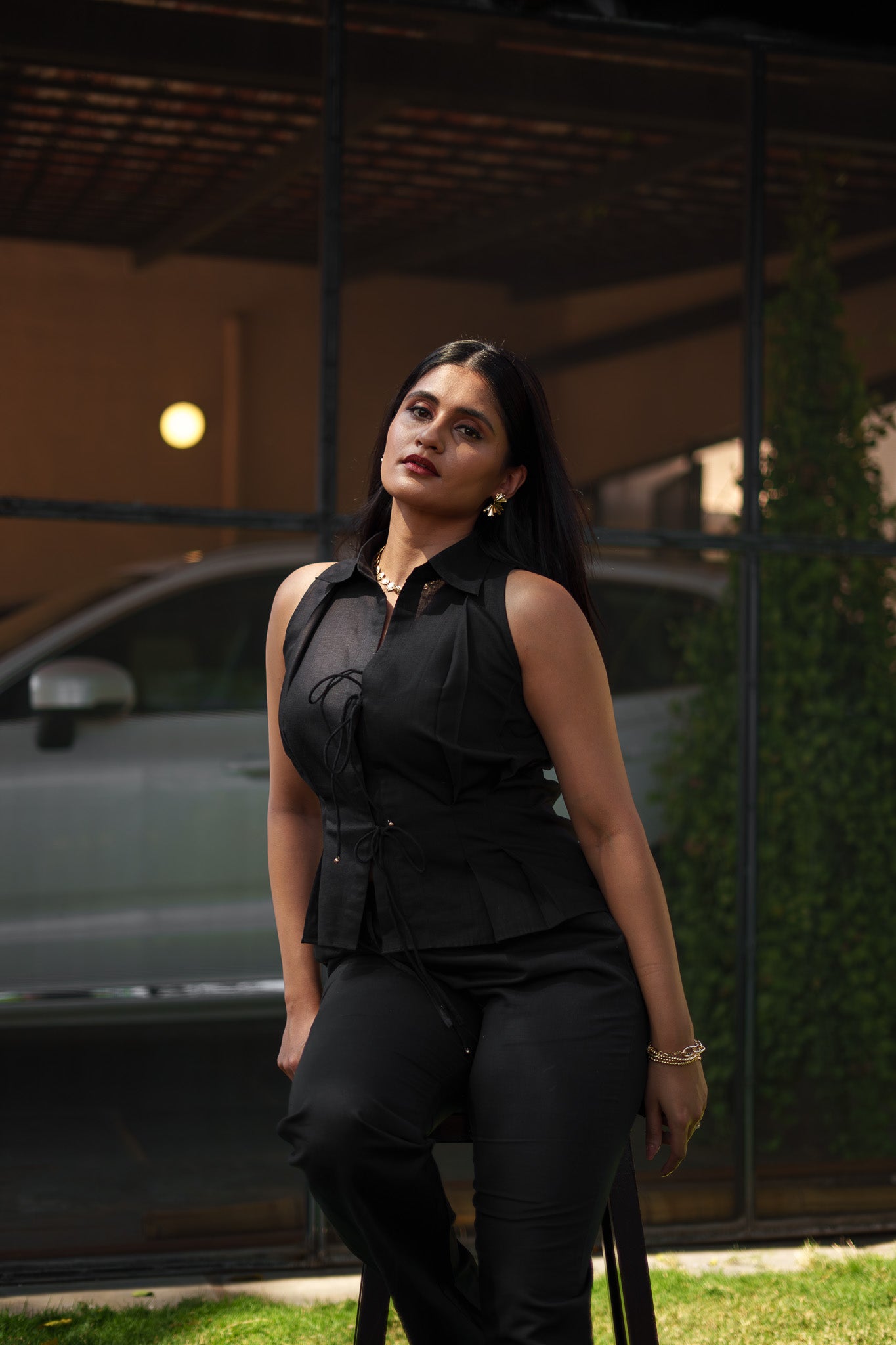 BLACK SLEEVELESS SHIRT